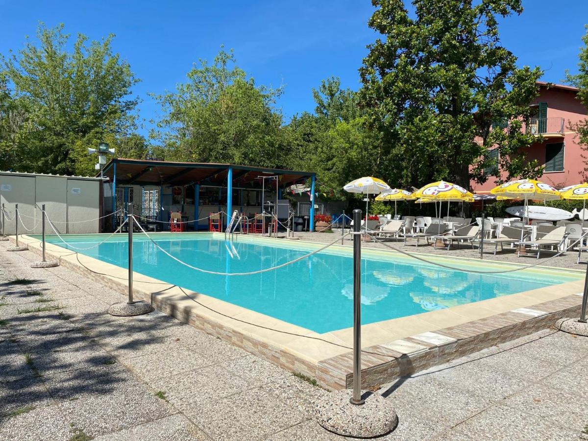 Camping Oasi Marina di Massa Exteriör bild