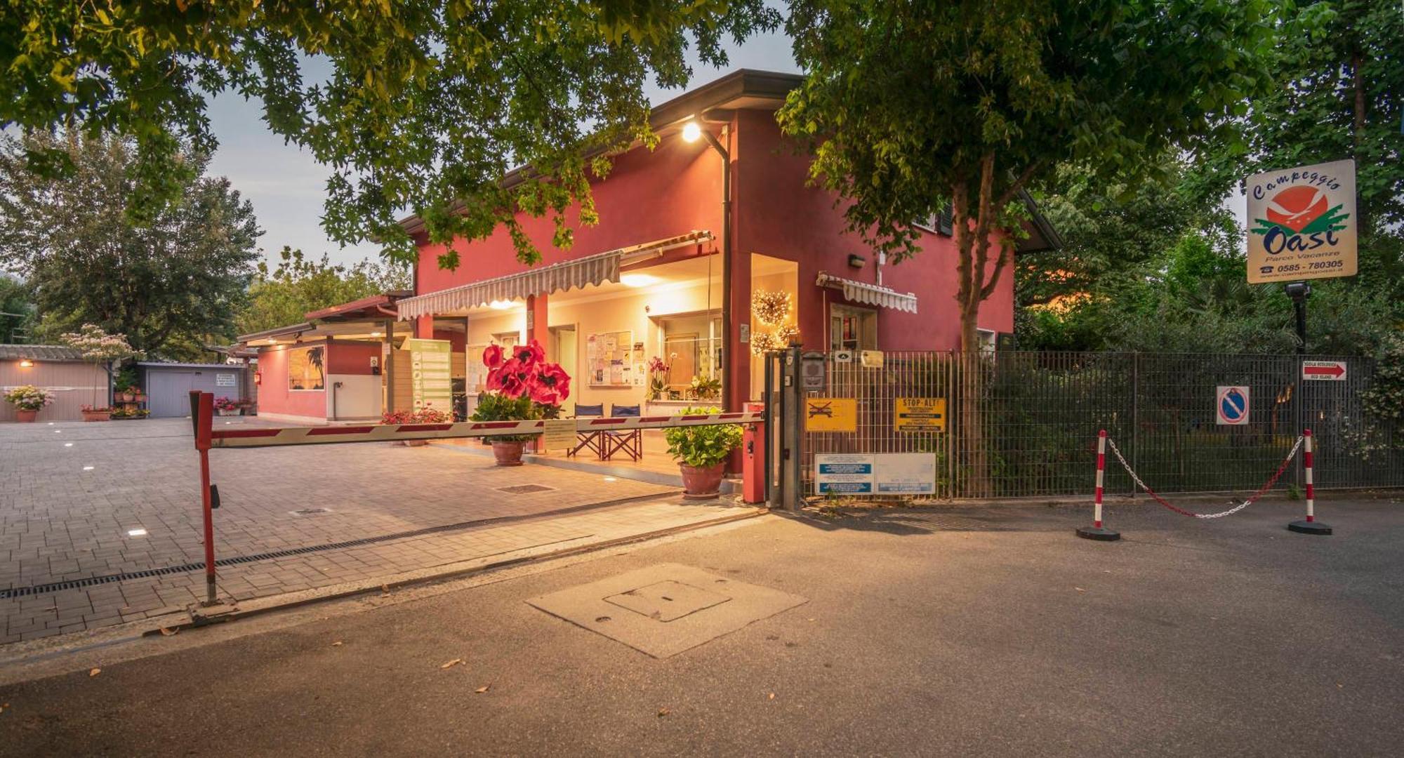 Camping Oasi Marina di Massa Exteriör bild